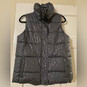 Old Navy dark gray leopard print puffed vest. Size M.
